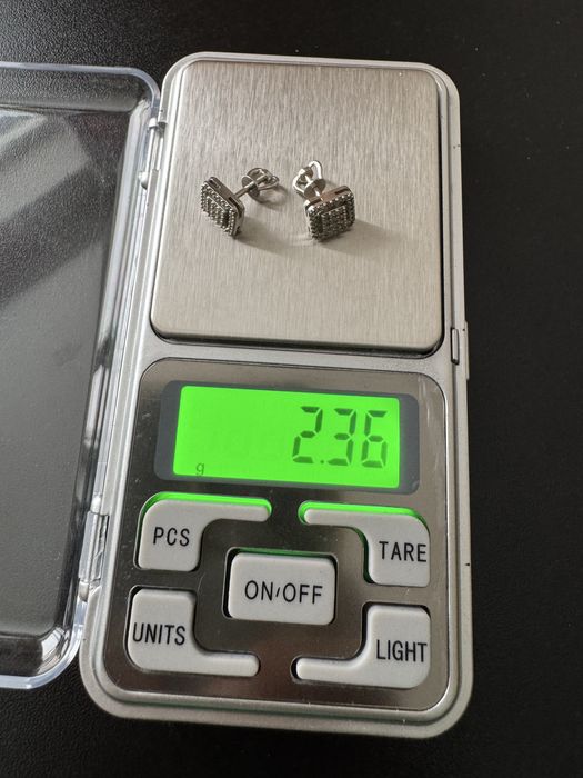 Серьги пусеты золотые с бриллиантами