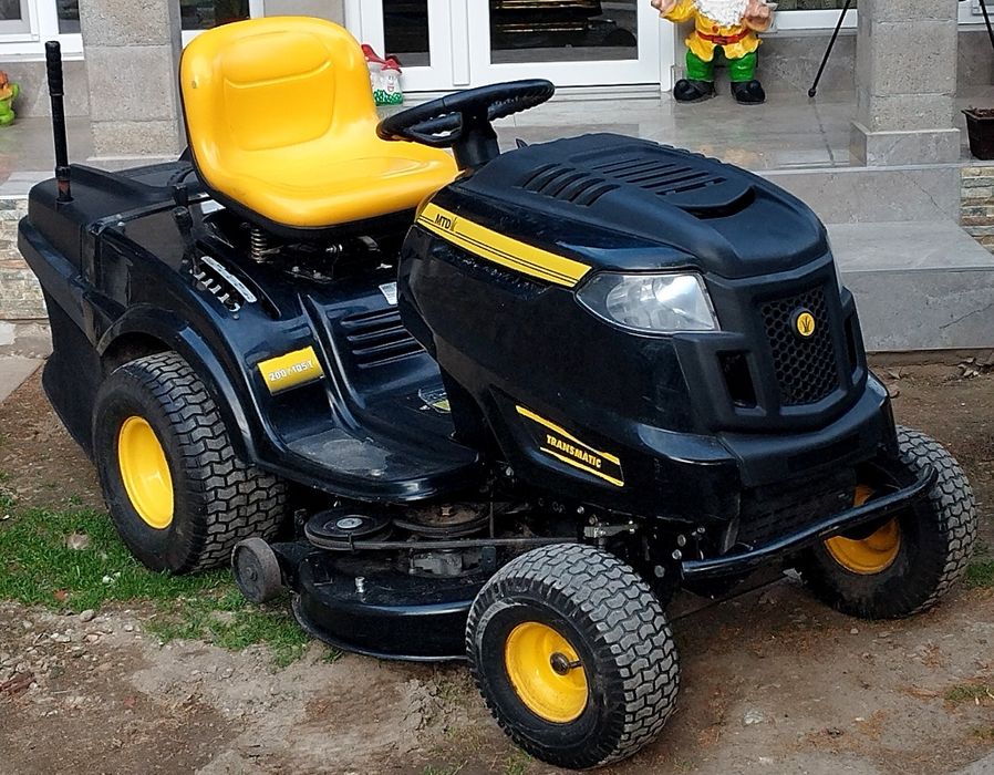 Tractoras tuns gazon cu cos 2 cilindri briggs stratton remorca