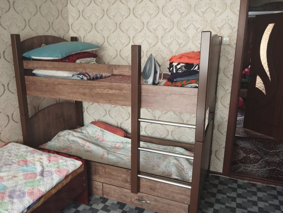 Продам двухъярусную кровать в хорошем состоянии