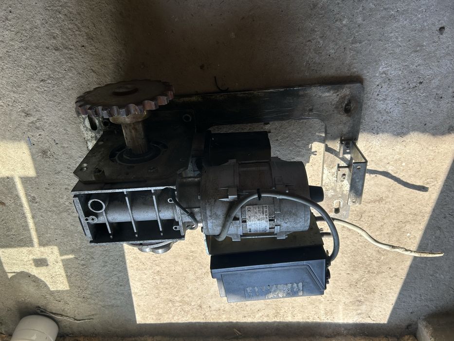 Motor profesional pentru poartă culisantă industrială GfA Elektromaten ST 16.24-40.00 – Germania