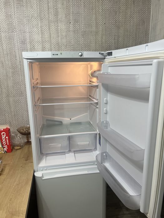 Продам холодильник Индезит