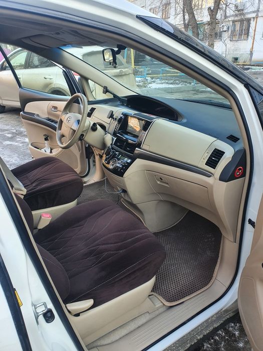 Тойота Превия минивен