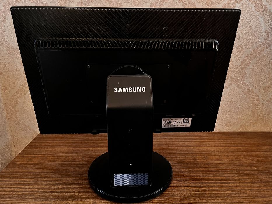 Монитор Samsung SyncMaster 245B