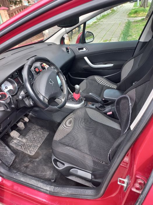 Лес автомобил Пежо 308