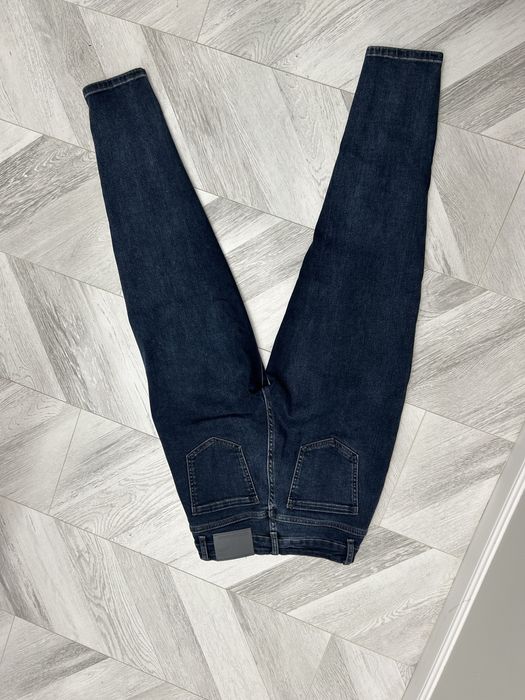 Джинсы почти новые