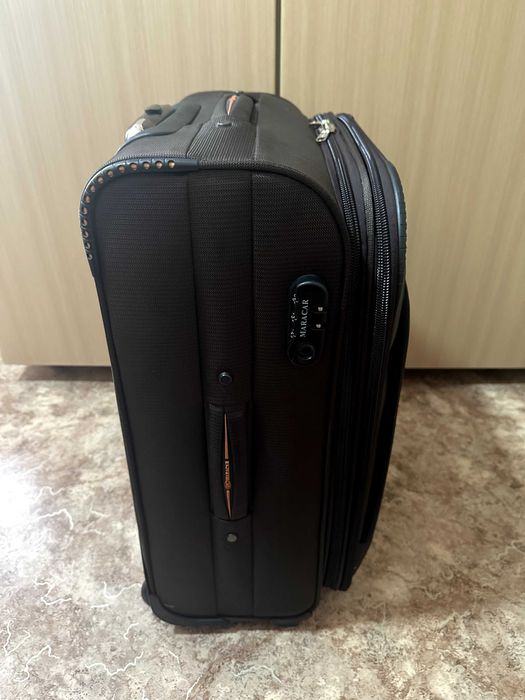 Чемодан тёмно-коричневый (4500 тг)