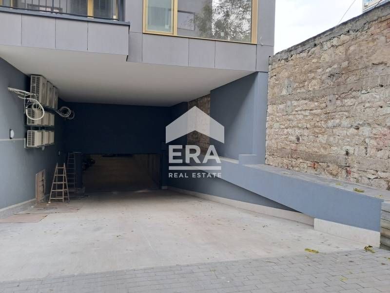 Дава се под наем Гараж / Паркомясто в Варна, Център - 12 кв.м за 178.5 € - Снимка #1