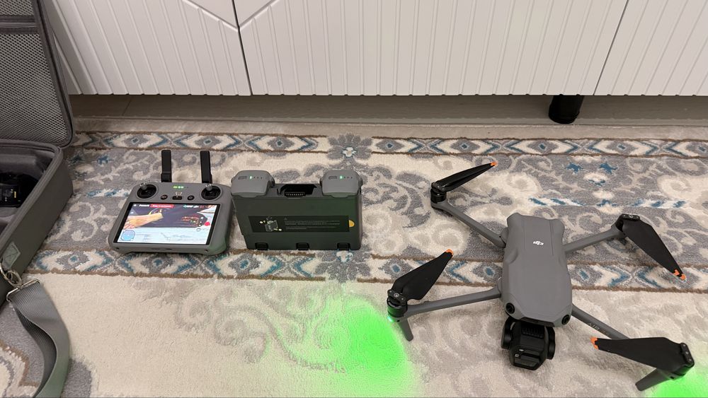 Продам Дрон DJI Air 3S more combo (RC2)