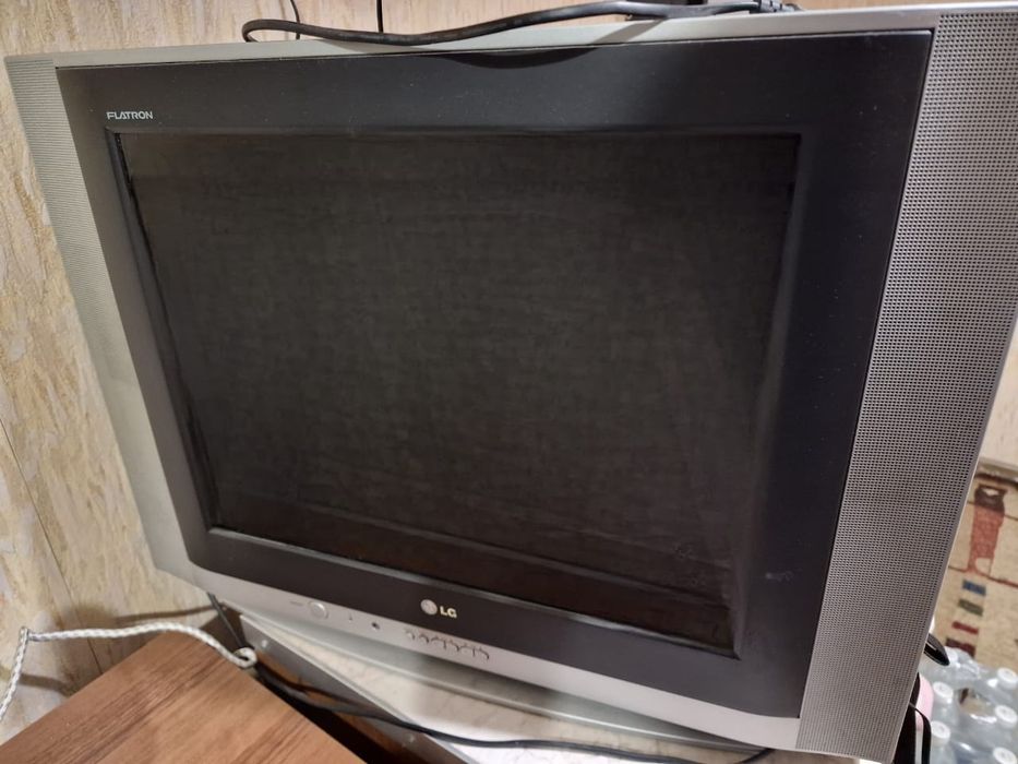 Телевизор LG в рабочем состоянии