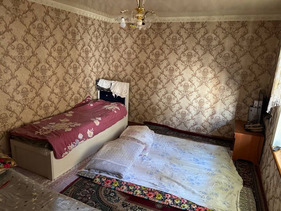 Участок сотилади 5 соток . Сутиги 30 мингдан