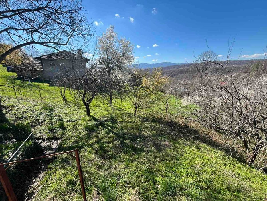 Къща за продажба в Бижовци, Трявна – двуетажна, двор 2560 кв.м., инвестиция