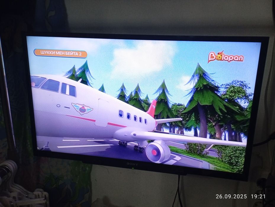 Телевизор Sony Bravia. Диагональ 80 см.