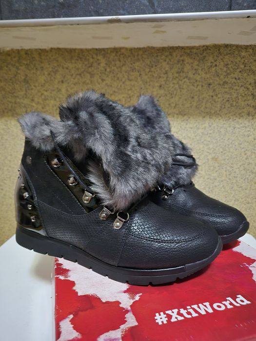 Дамски черни боти нови размер 40