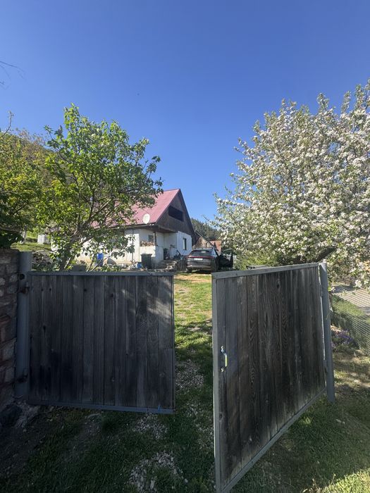 Casă cu teren generos de 1.000 mp, la 40 minute de Cluj-Napoca