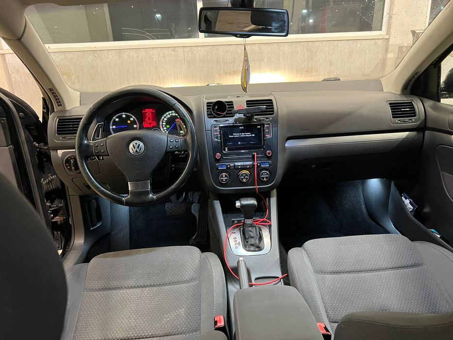 Vând sau schimb golf 5