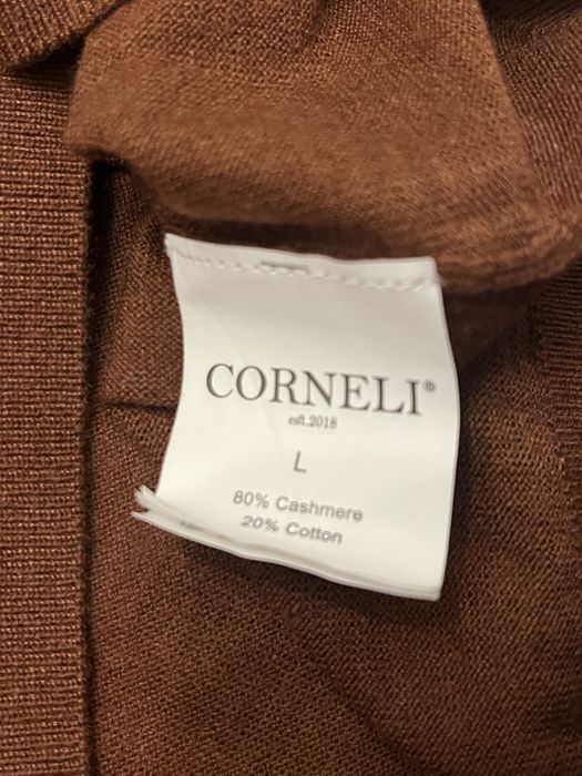 Продам новую кофту Corneli