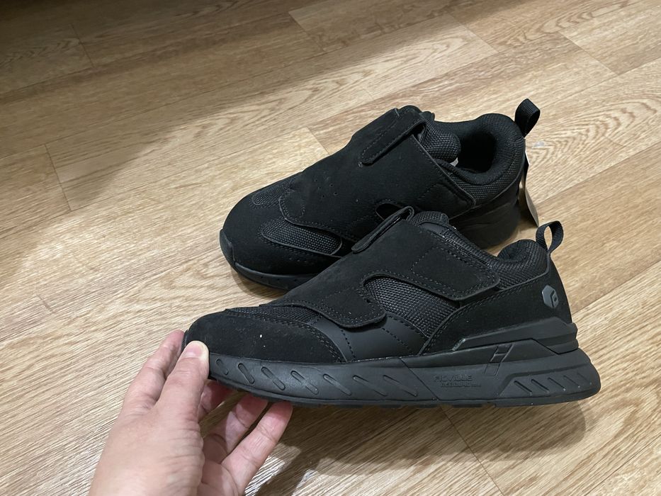 Кроссовки черные