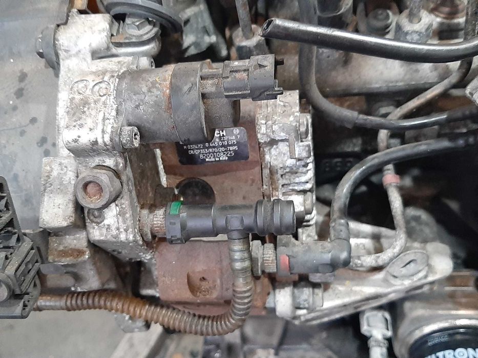 pompa inalta 1.9 dci renault scenic 2  laguna 2 8200108225  0445010075