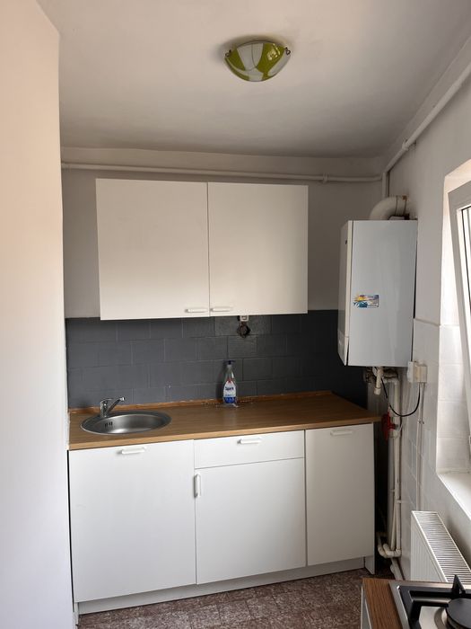 Inchiriez garsoniera conf 1 zona central