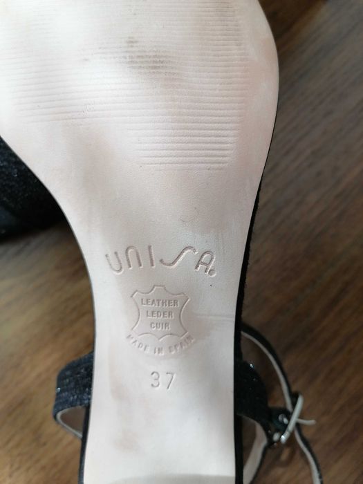 Обувки и официални сандали