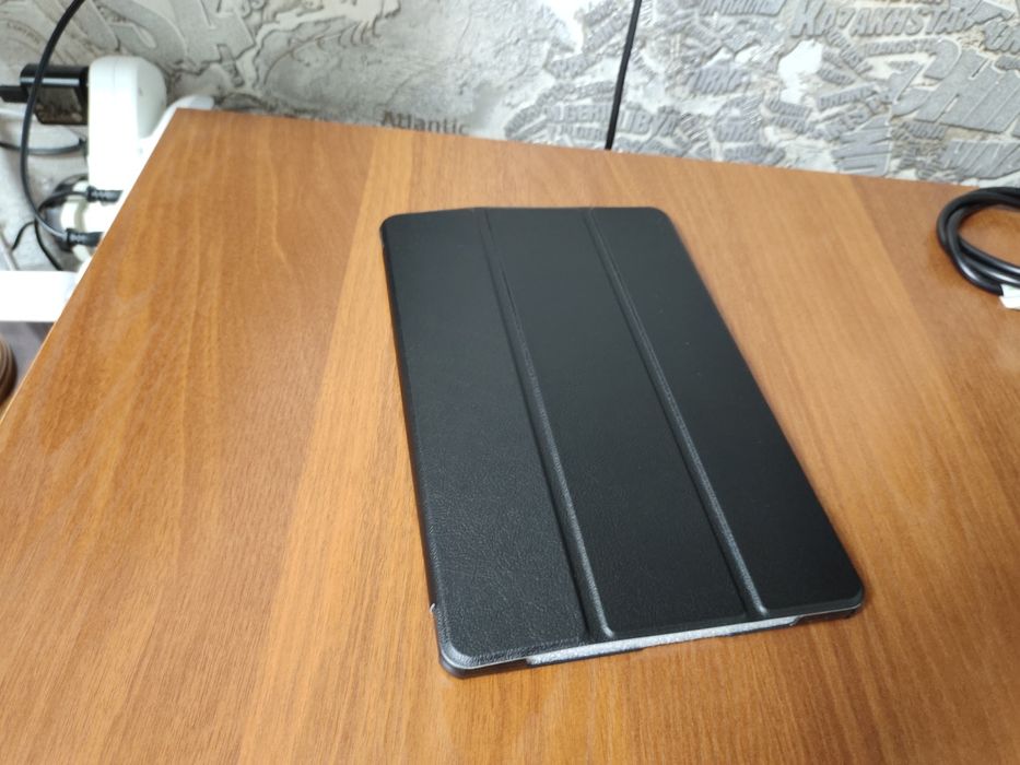 Продам чехол и защитное стекло