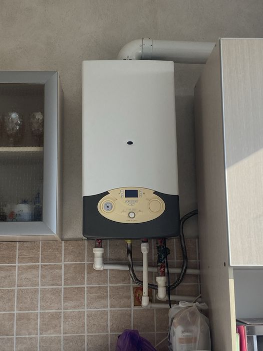 Продам настенный газовы котел ARiSTON