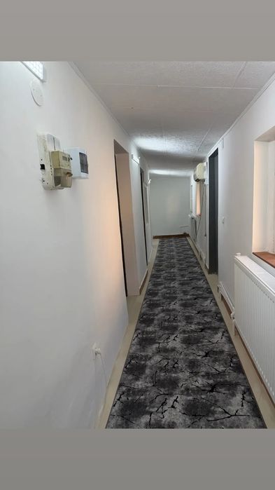 Inchiriez  casa la curte