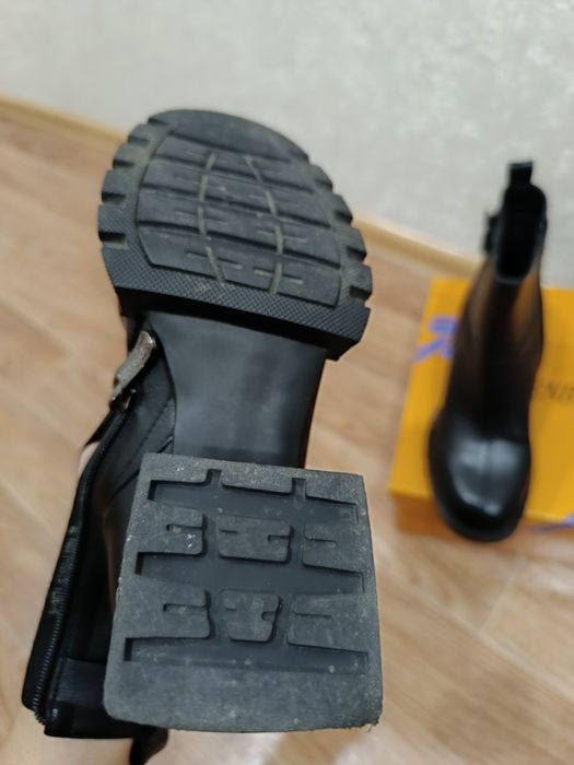 Женская кожаная обувь р36