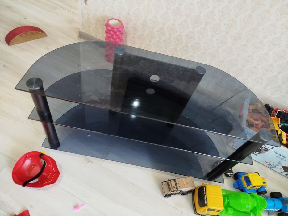 Стол под телевизор