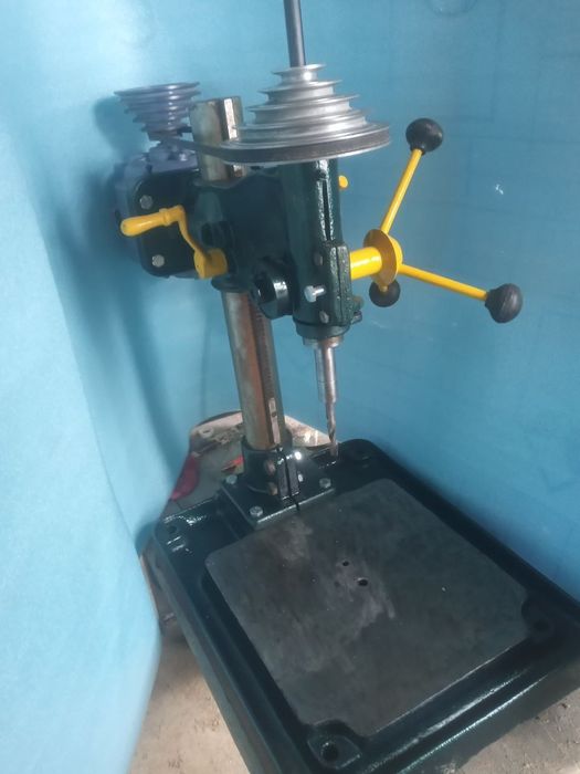 Продается сверлильный станок СССР.