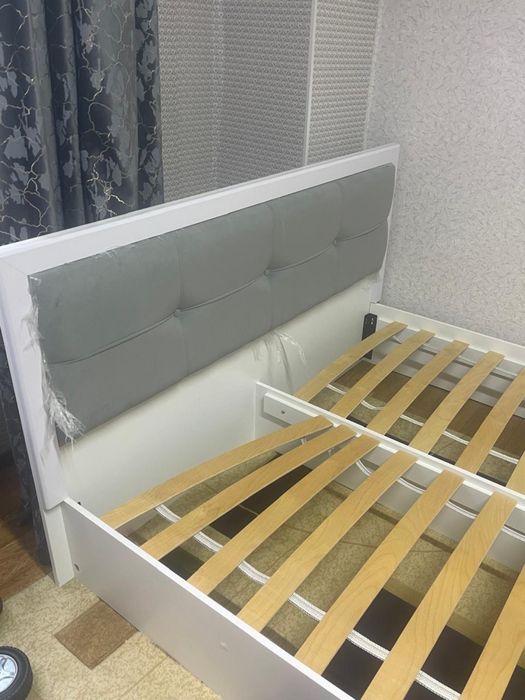 кровать для спальни
