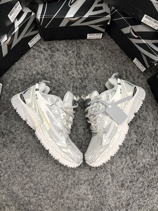 Off-White Be Right Back