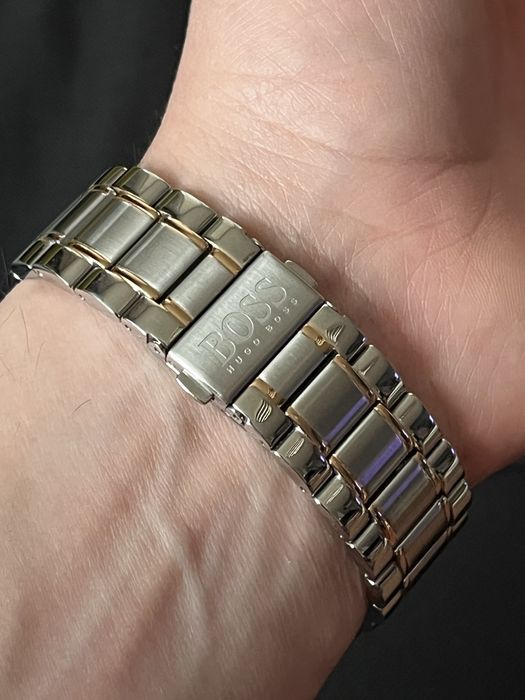 Часовник Boss - Чисто нов с  документи и кут.