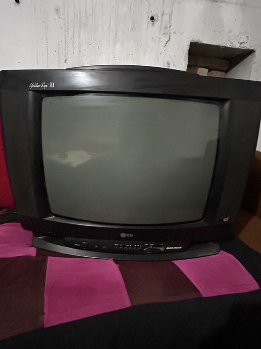 старый LG телевизор на запчасти или на коллекции