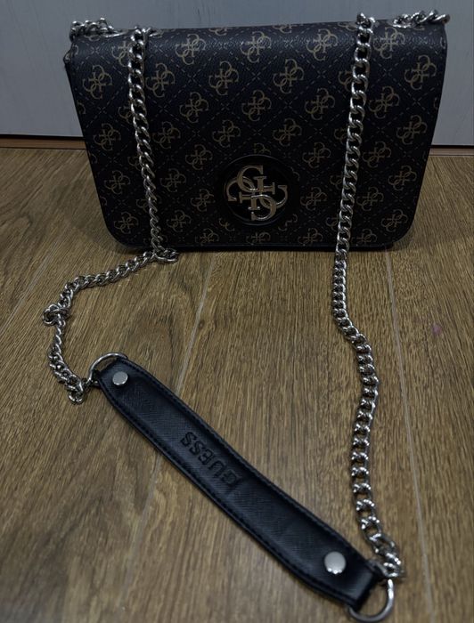 Дамска чанта Guess