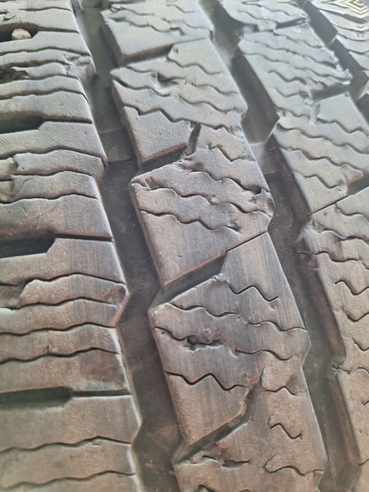 Гуми 225 / 70 / 15 C