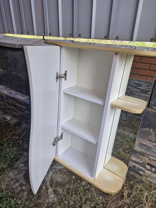 Тумбочка с зеркалом навесная