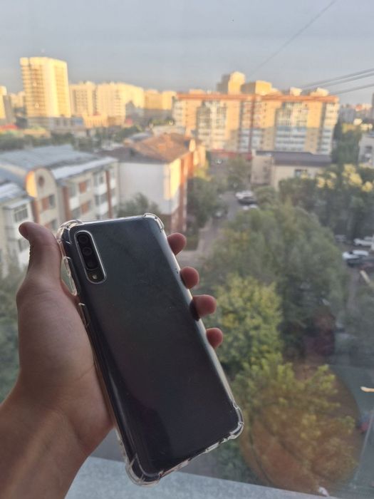 Продам Samsung A50 6/64