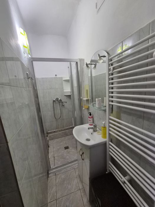 Apartament o cameră de închiriat
