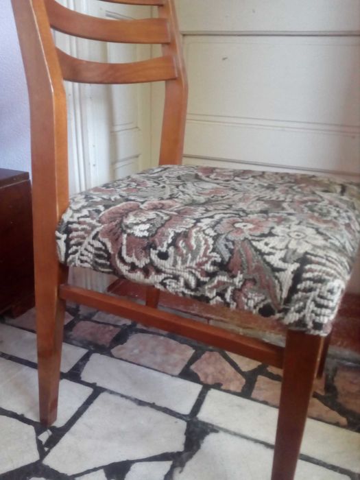 masa si scaune , mobilier Vechi, pret scazut.