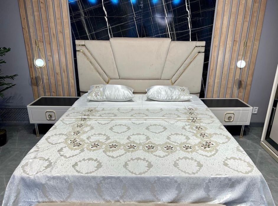 Спальный гарнитур кровать с матрасом