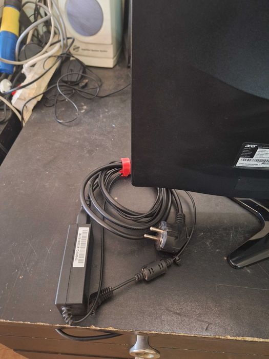 Продавам монитор Acer G206 HQL LED 19"