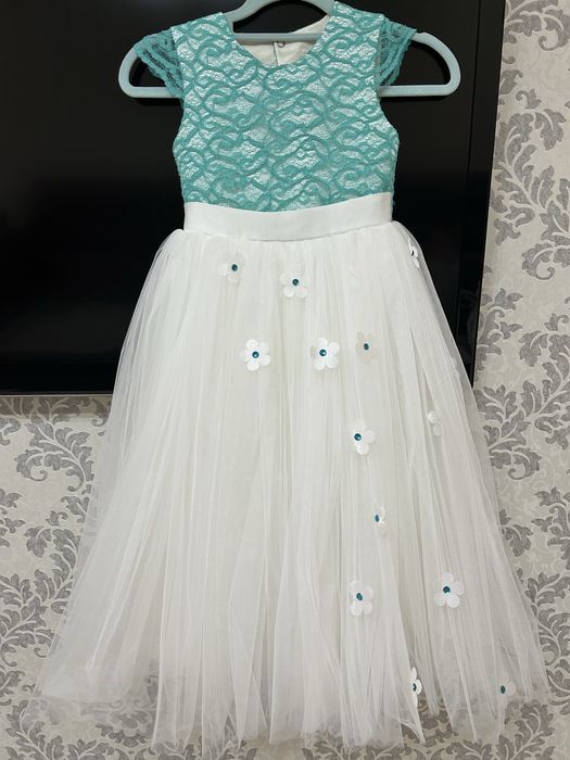 Продам платье на вырускной для девочки