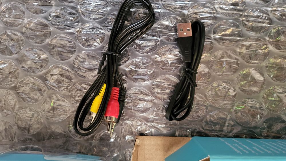 Ретро преносима конзола с 400+ игри в нея game box