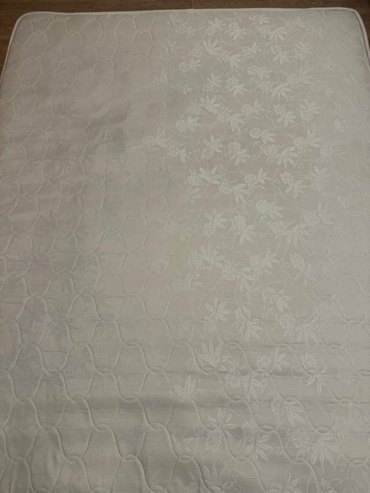 Продам матрас 160*200 см, высота 20см