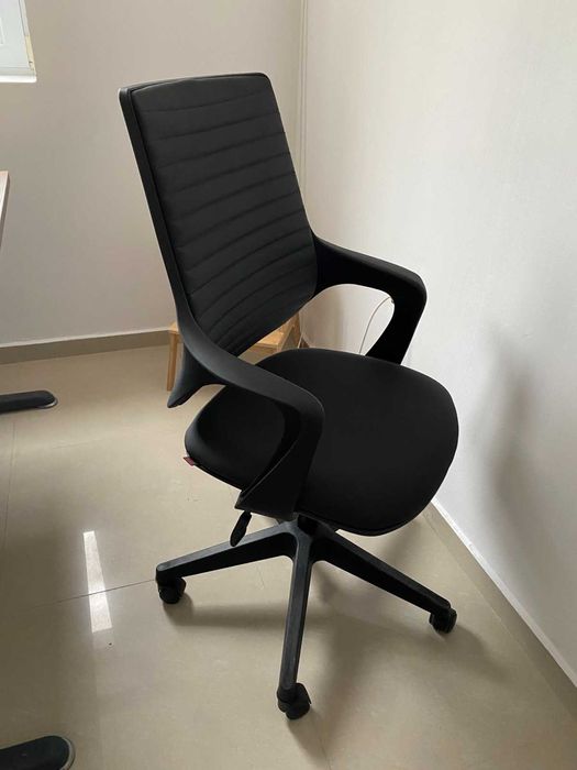 Мебели за офис - столове, секции, бюра