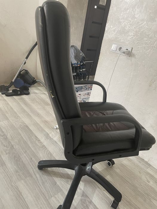 Продам офисное кресло