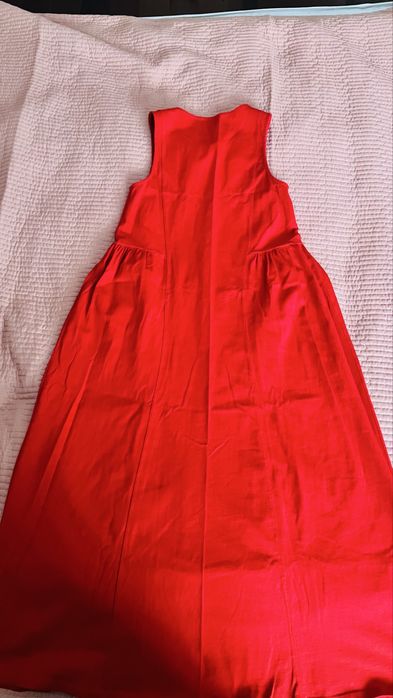 Продам красное платье, в размере XS.