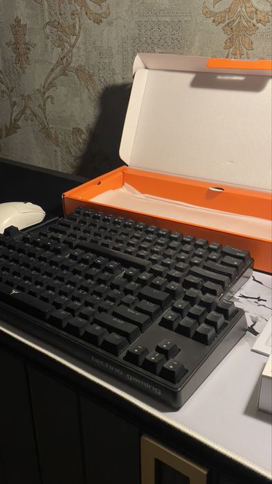 «Клавиатура / мышь / наушники + бонусы»