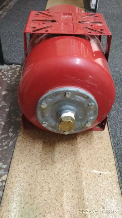 Продается Водяной бачок     Б/У